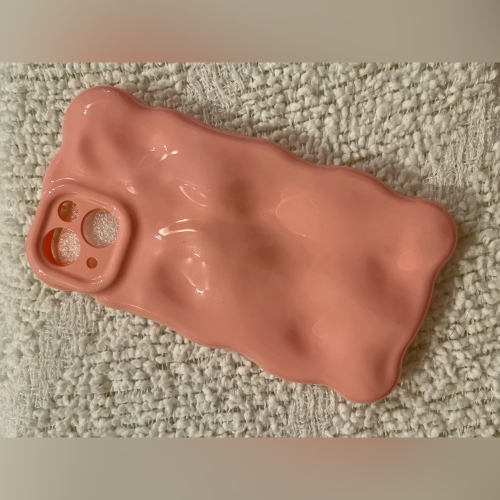 Bubble gum pink IPhone 13 case